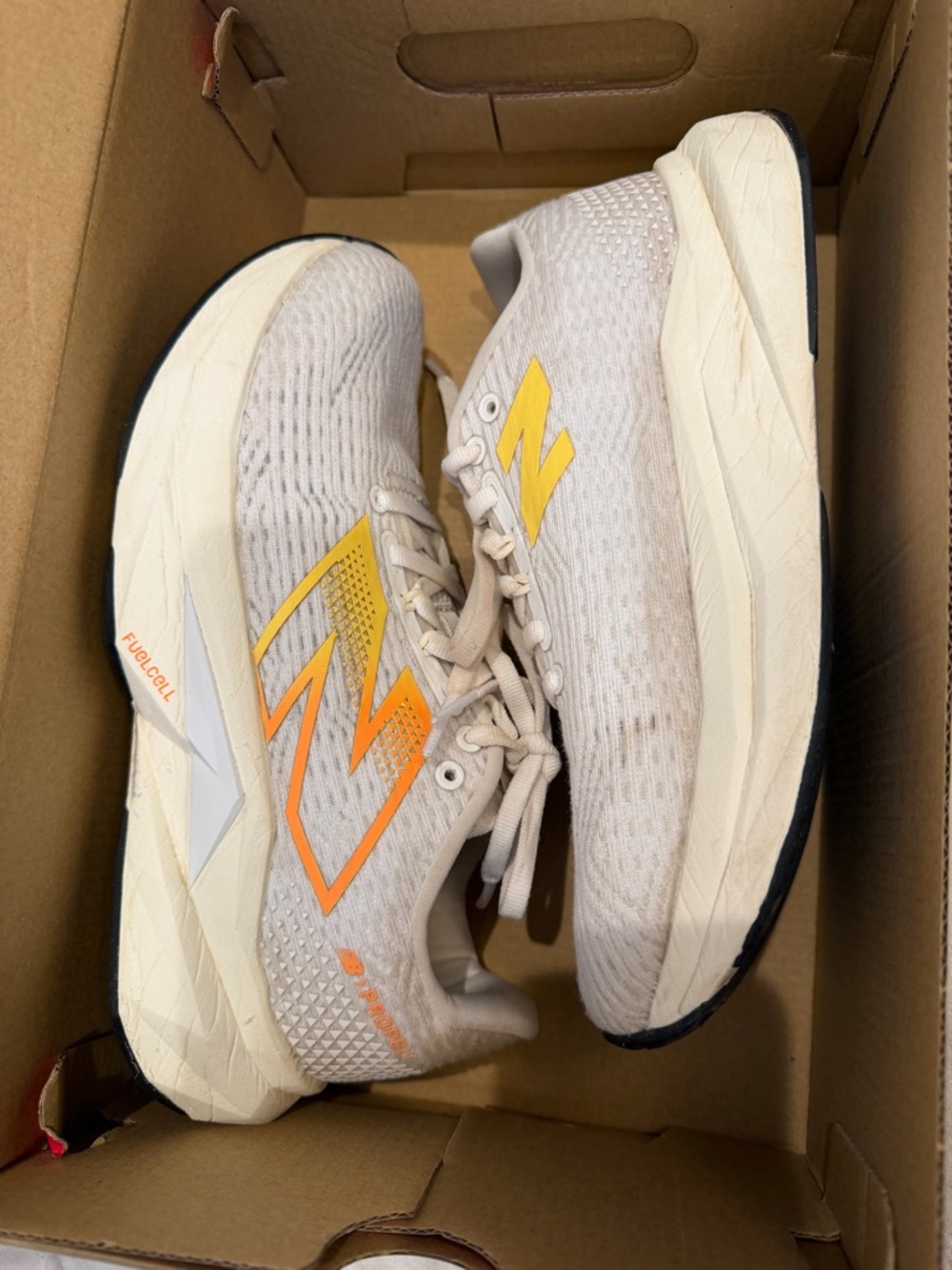 New Balance FuelCell Propel v5 Label in White and Black on Red Box